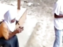 Baba netti calze gira sulla bocca, fino a quando l'uomo non cessa