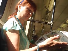 Pompino e sesso a letto con una ragazza calda