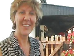 Bionda scopata nel culo all'aperto e