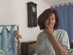 Giovane ragazza russa scopano nell'ano e riempire di sperma punto