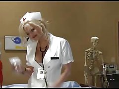 Il ragazzo ha palpeggiato blondie prima di tracoma, e lo sperma riempito il petto e le labbra