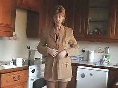 Matura zia succhia cazzi e caldo scopa con un bel ragazzo