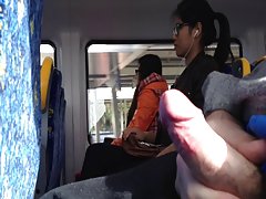Ragazza cazzo e inizio a masturbarsi manuale