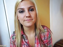 Sesso anale con la vicina mentre la moglie cammina