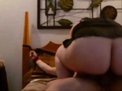 Si sedette sul bullone per le uova