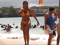 Bella ragazza con la figa pelosa ottiene dopo scopata