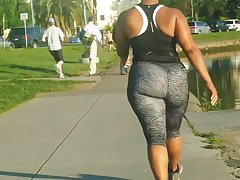 Bella bruna si masturba dito figa