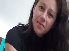 Alix con grandi tette si diverte a letto con il suo ragazzo