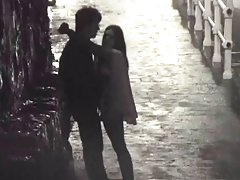 Tre puttane succhiano i membri e scopano con le fronti fino a che non finiscono i gruppi