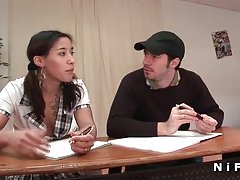 Due di bellezza nella vasca idromassaggio scopano con i ragazzi e succhiare i membri