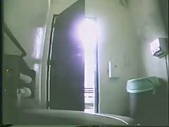 Due uomini cazzo due asian pulcino con pelose fighe in bagno