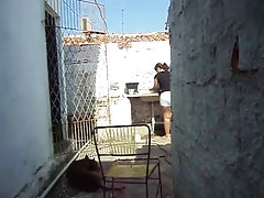 Dalle tette grosse bellezza ha camminato con un ragazzo e incastrato culo a casa