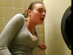 Ragazza mandato kukan in bocca