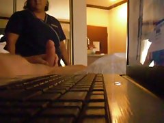 Procace bionda si siede su un dildo la figa