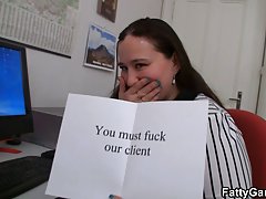 Attraente cazzo dolce geme e ottiene sperma sul viso