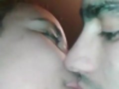 Sesso 2 coppie di ragazzi e ragazze in una camera d'albergo