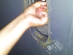 La tipa ha condotto sulla costosa macchina e ha succhiato il cazzo di un ragazzo