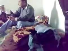 2 ragazze asiatiche succhiare il cazzo e scopare con l'europeo