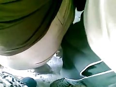 Bionda succhia ragazzo mentre lui sdraiato ossessionato