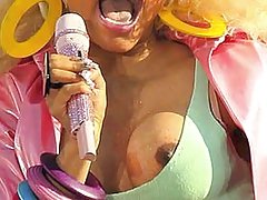 Gli uomini si sono scambiati le loro mogli per il sesso