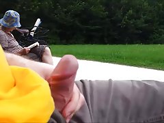 Bionda accarezza usando il suo dildo